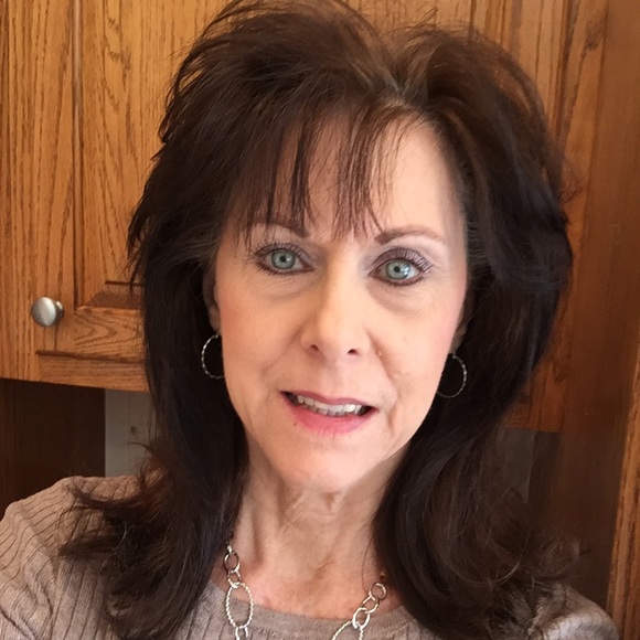 Meet your Posher, Beth - Picture 1 of 1